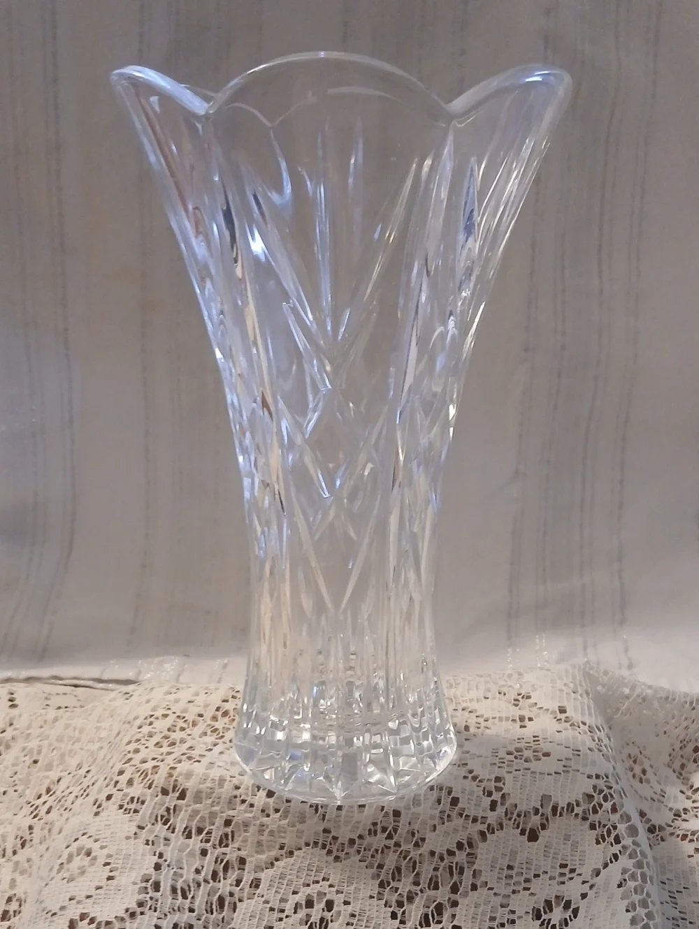 Crystal-Cut Clear Glass Vase.  Aprox 8 1/2